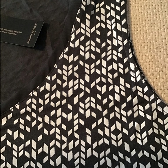 Banana Republic Luxe Touch Tee. NWT - Picture 3 of 5